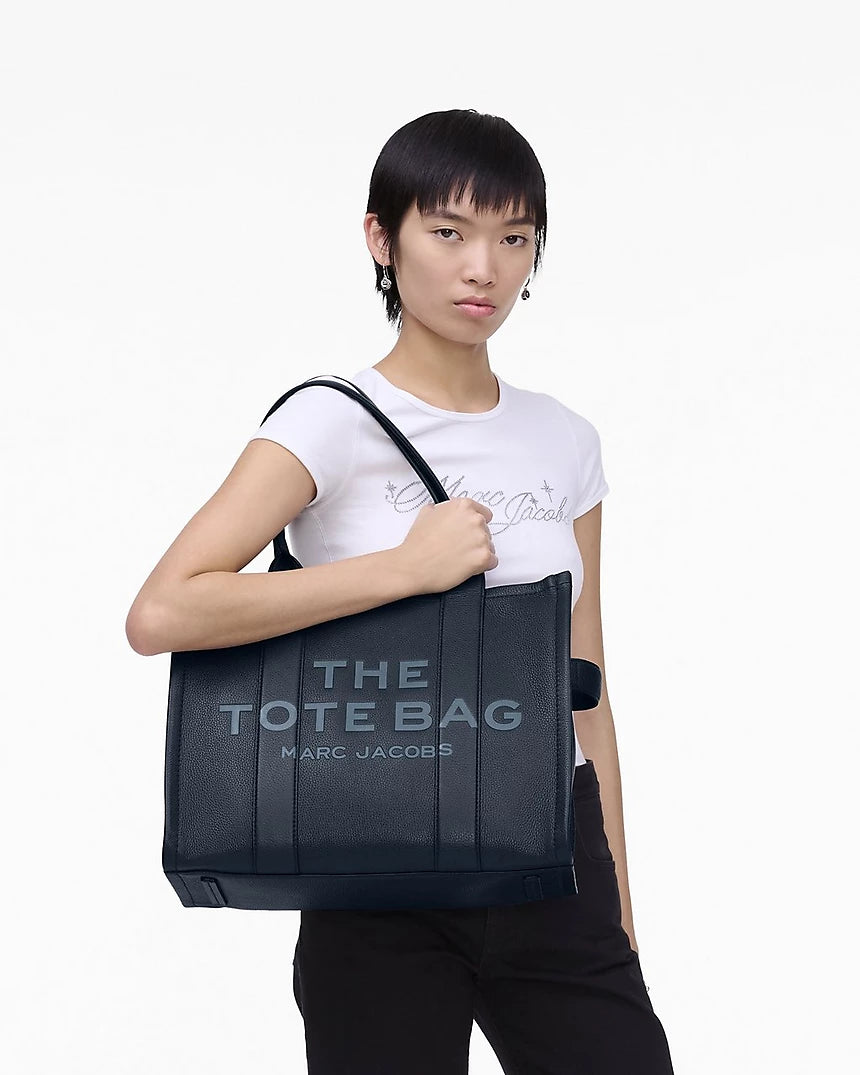 THE LEATHER
LARGE TOTE BAG