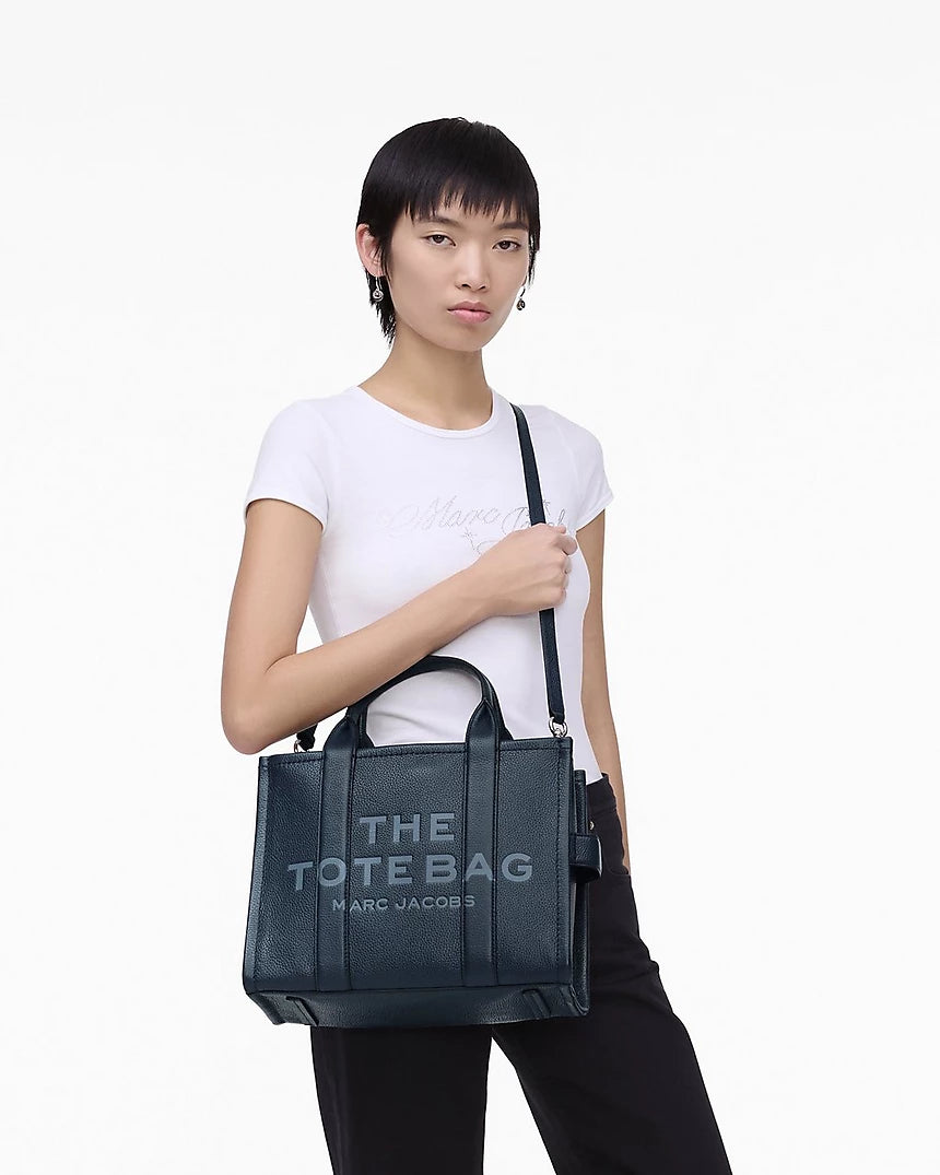 THE LEATHER
MEDIUM TOTE BAG