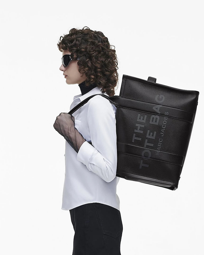 THE LEATHER
LARGE TOTE BAG