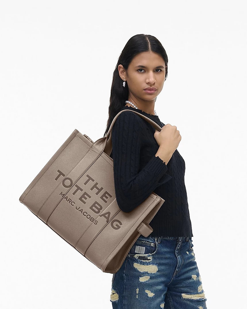 THE LEATHER
LARGE TOTE BAG