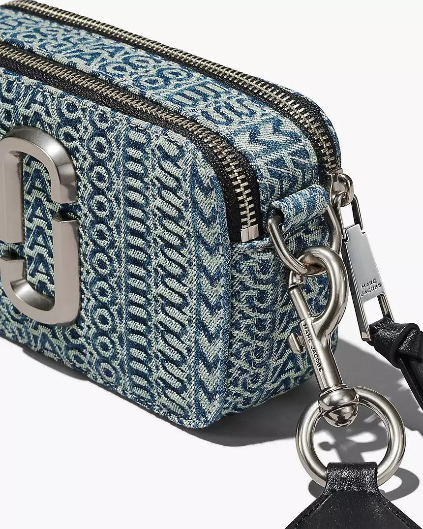 THE WASHED
MONOGRAM DENIM SNAPSHOT