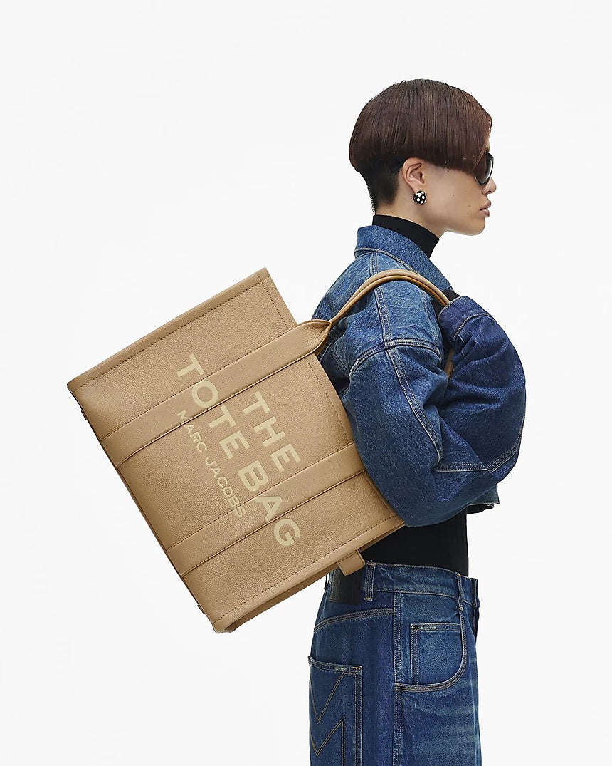 THE LEATHER
LARGE TOTE BAG