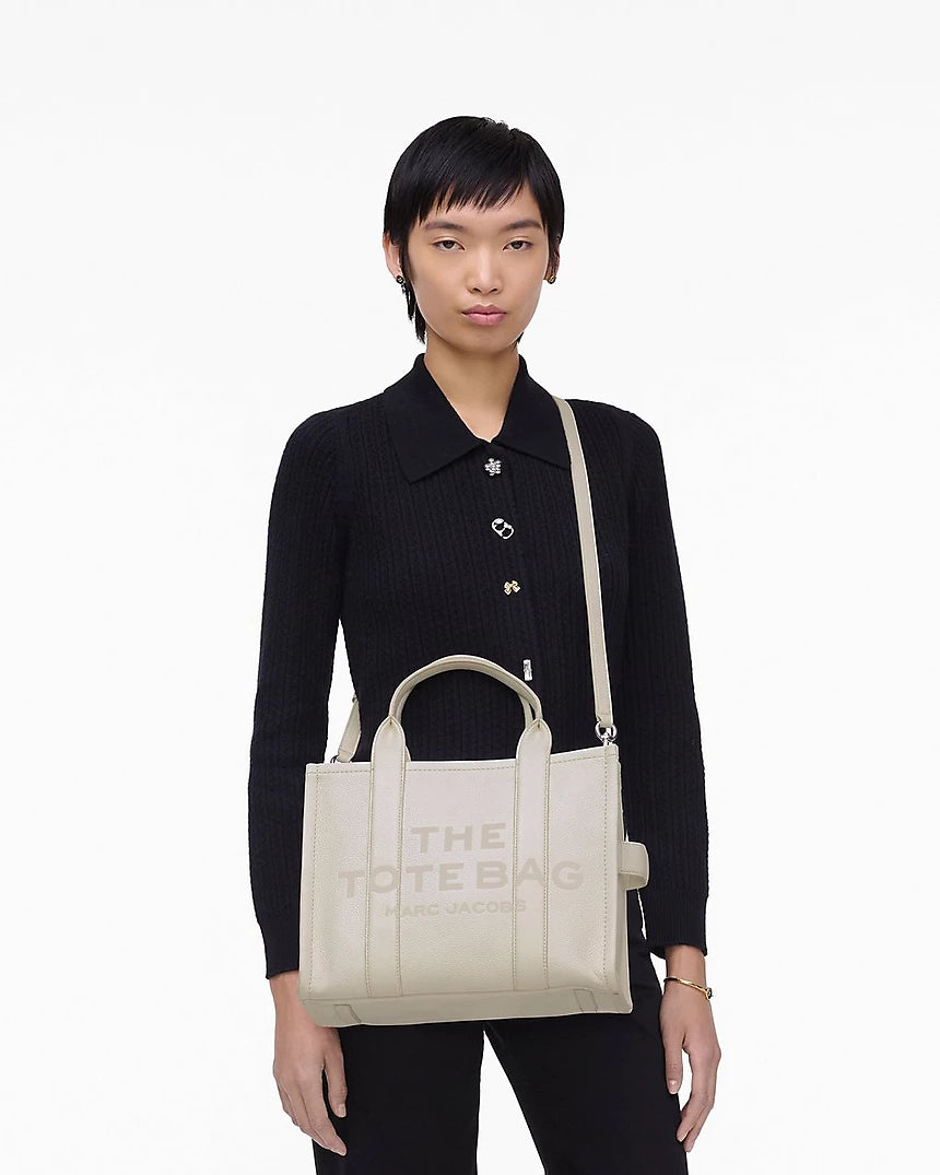 THE LEATHER
MEDIUM TOTE BAG