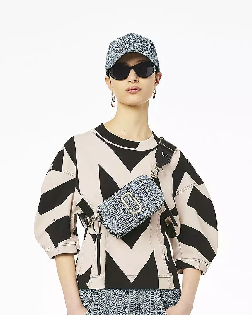 THE WASHED
MONOGRAM DENIM SNAPSHOT