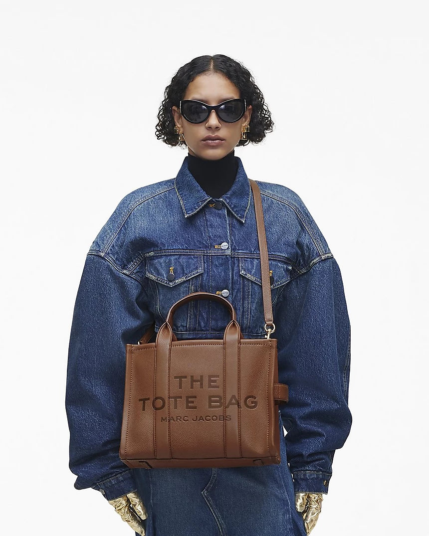 THE LEATHER
MEDIUM TOTE BAG