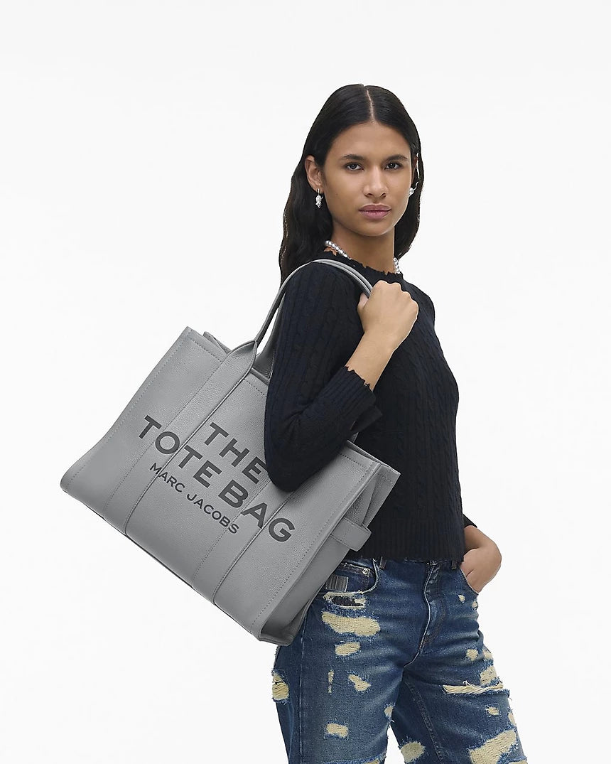 THE LEATHER
LARGE TOTE BAG