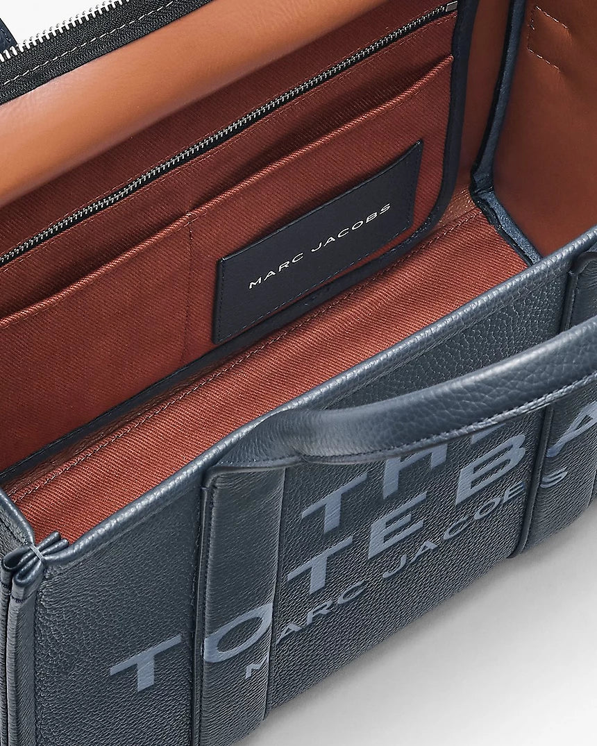 THE LEATHER
MEDIUM TOTE BAG