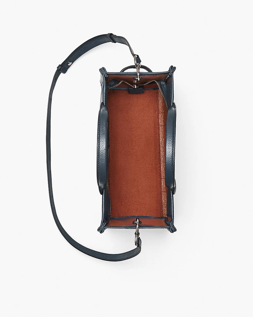 THE LEATHER
MEDIUM TOTE BAG
