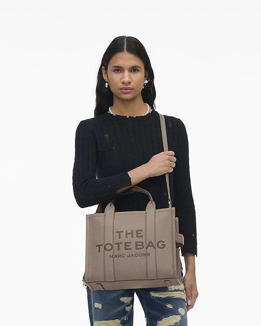 THE LEATHER
MEDIUM TOTE BAG