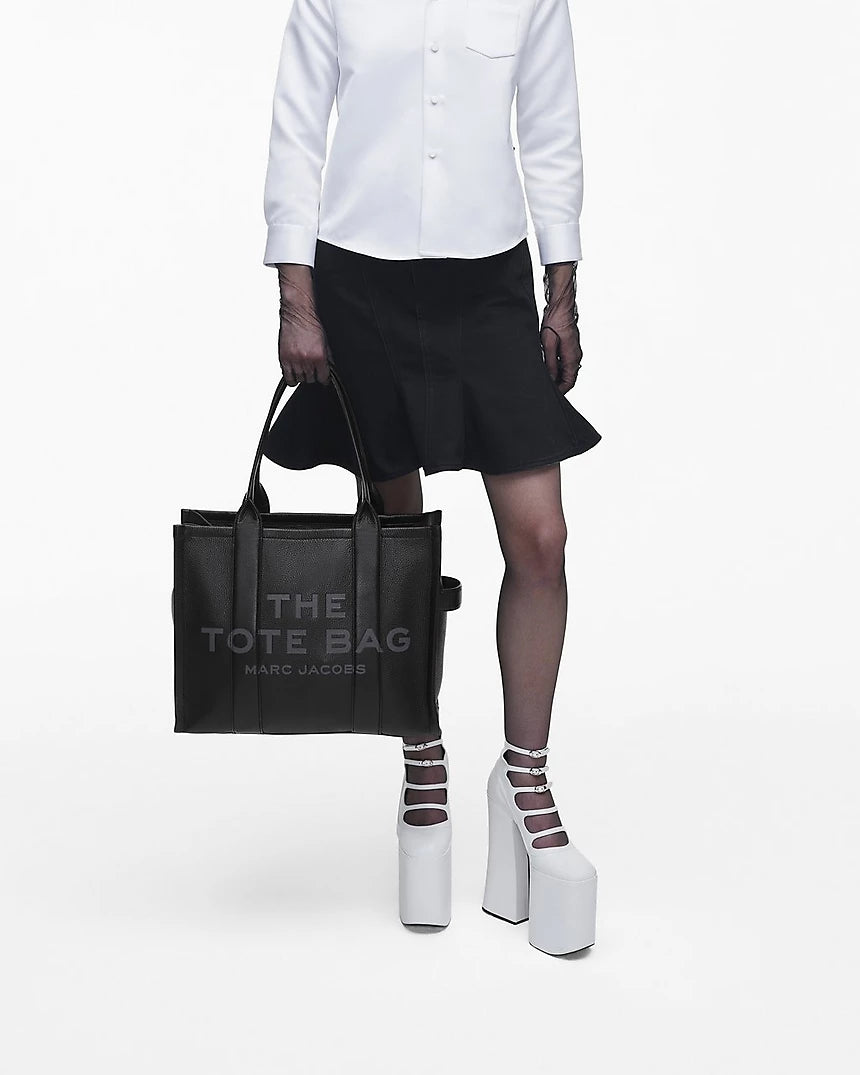 THE LEATHER
LARGE TOTE BAG