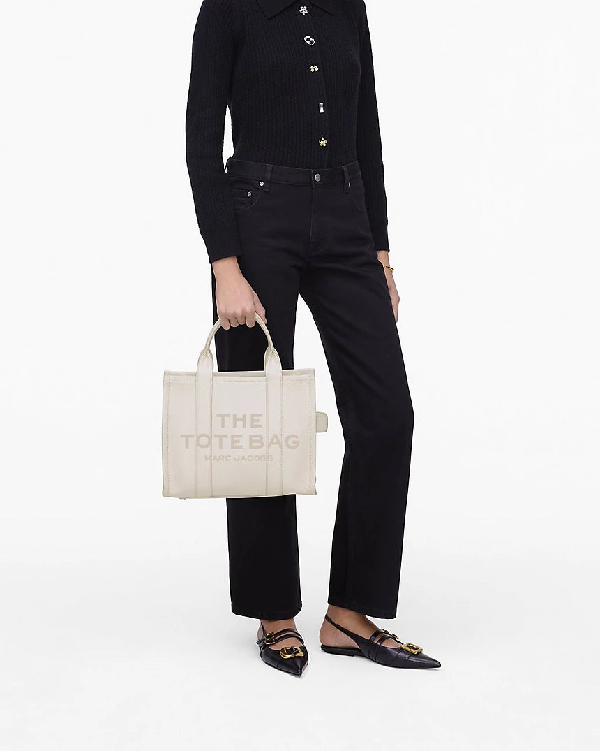 THE LEATHER
MEDIUM TOTE BAG