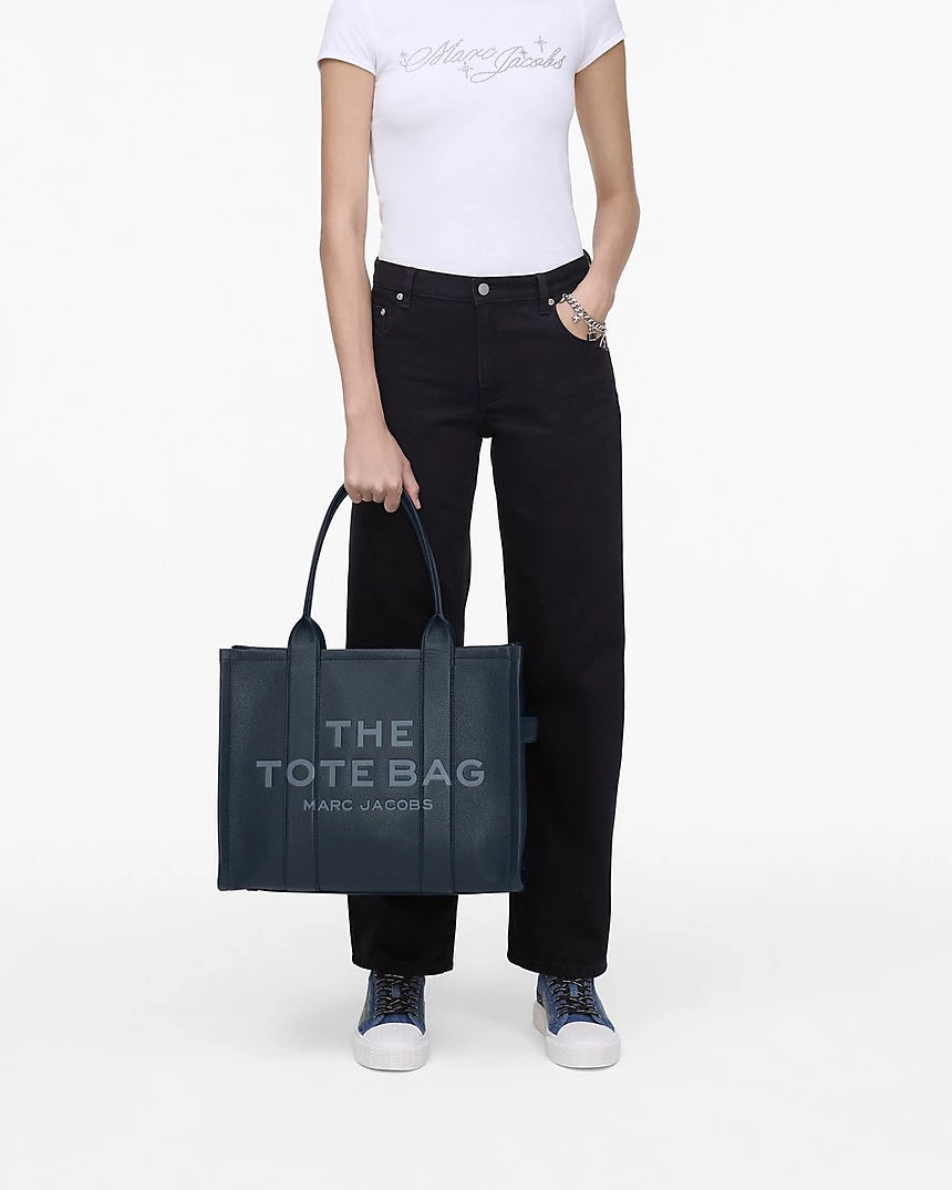 THE LEATHER
LARGE TOTE BAG