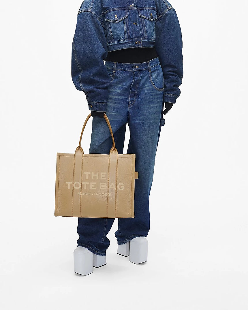 THE LEATHER
LARGE TOTE BAG