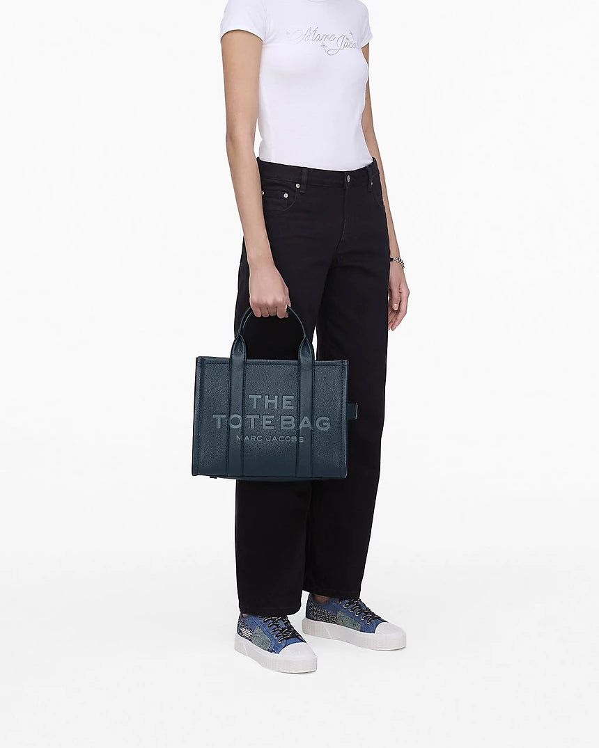 THE LEATHER
MEDIUM TOTE BAG