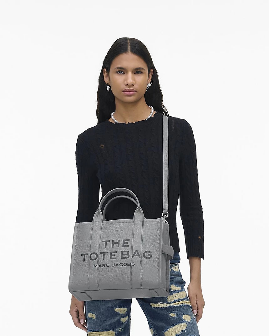 THE LEATHER
MEDIUM TOTE BAG