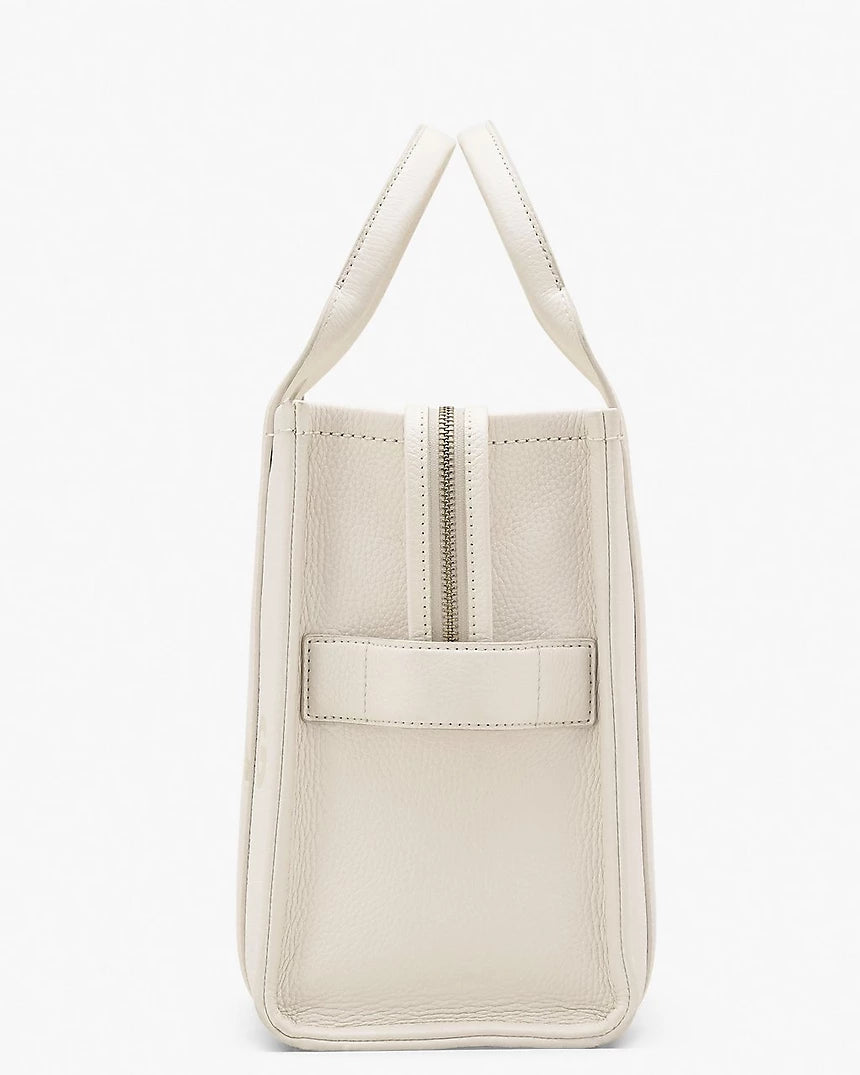 THE LEATHER
MEDIUM TOTE BAG