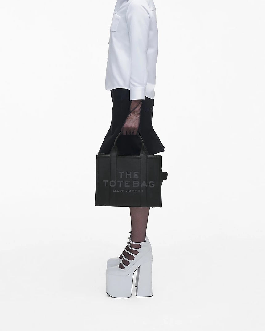 THE LEATHER
MEDIUM TOTE BAG